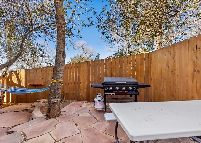 Holiday home Decorated For The Holidays! 2bdr In Downtown