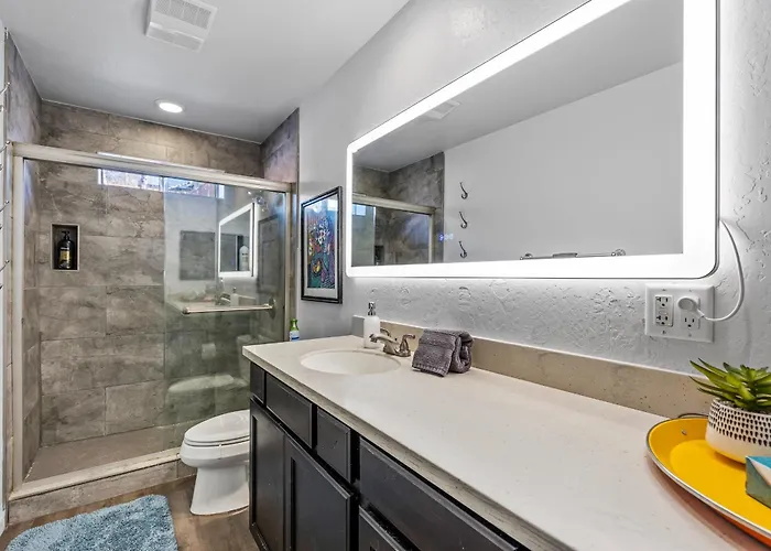 Holiday home Decorated For The Holidays! 2bdr In Downtown