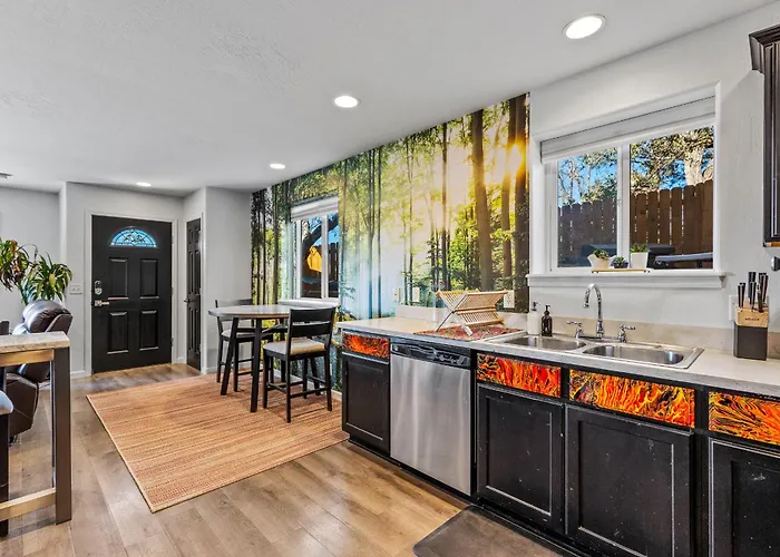 Decorated For The Holidays! 2bdr In Downtown *