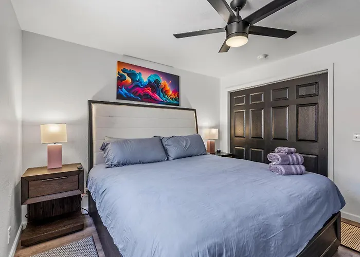 Decorated For The Holidays! 2bdr In Downtown