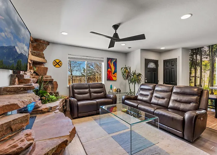 Holiday home Decorated For The Holidays! 2bdr In Downtown *